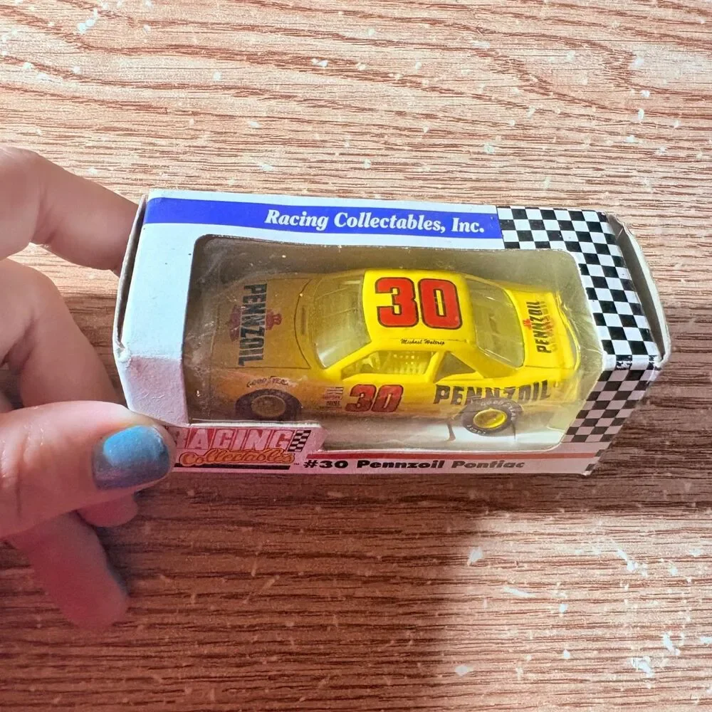 Michael Waltrip #30 Pennzoil 1991 Pontiac 1:64 scale Revell RCCA